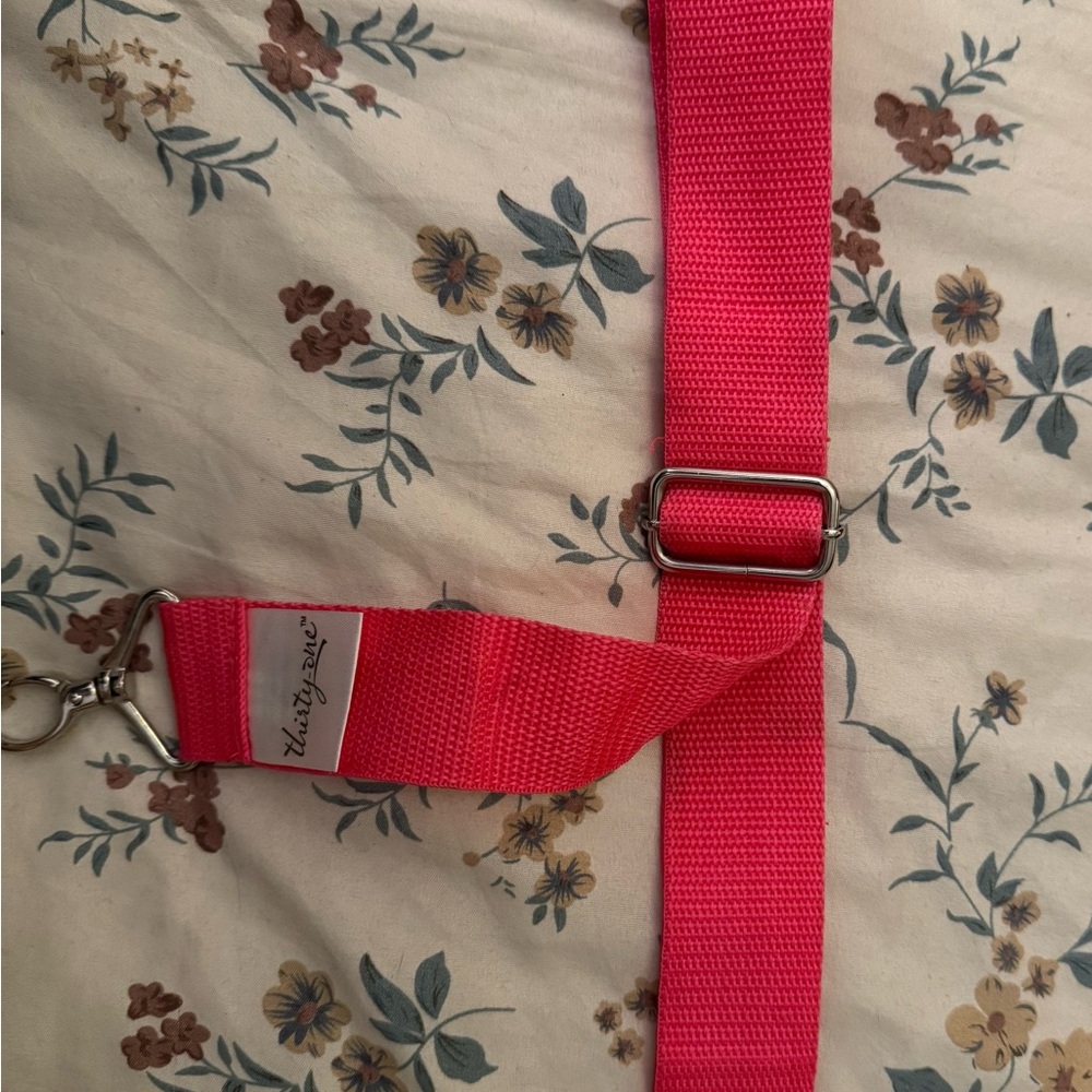 Thirty-One Weekender Tote - Picture 6 of 6